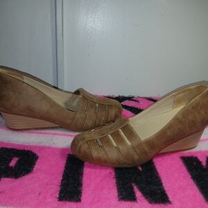 NWOB Dr. Scholl's Tan Wedge Shoes Memory Foam Slip Ons